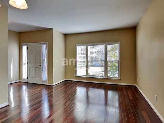 Building Photo - 8701 Poteat Dr