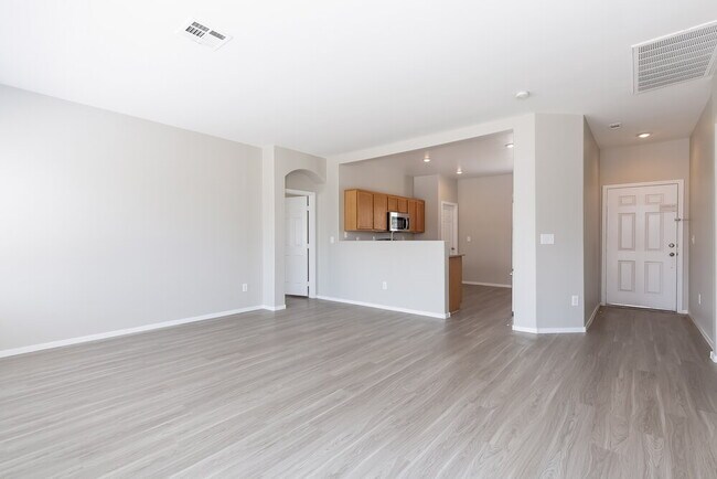 Building Photo - 1015 Cove Palisades Dr