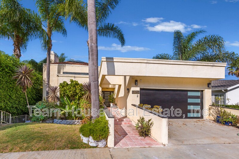 Foto principal - 5845 S Mansfield Ave