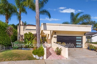 Building Photo - 5845 S Mansfield Ave
