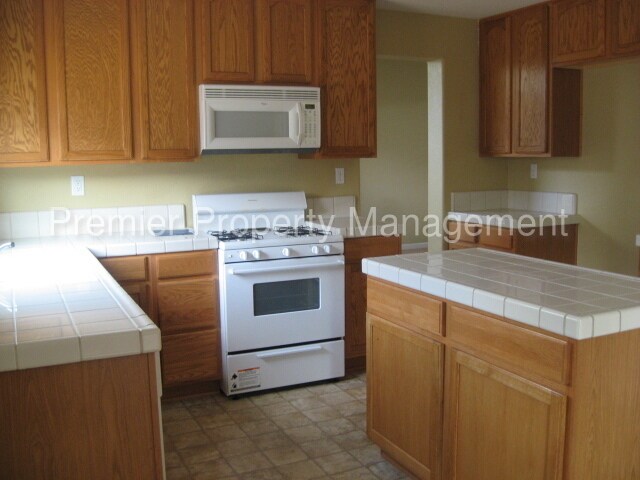 Building Photo - 1760 Dover Cir