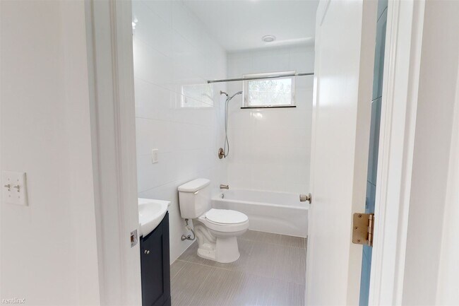 Foto del edificio - 2 br, 2 bath Triplex - 1315-17 N 16TH ST U...