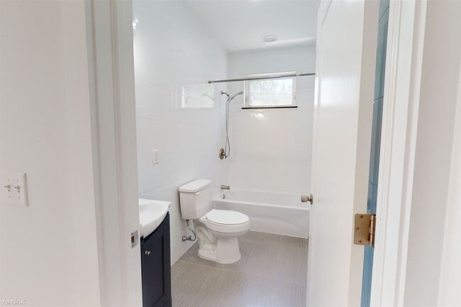 Building Photo - 2 br, 2 bath Triplex - 1315-17 N 16TH ST U...