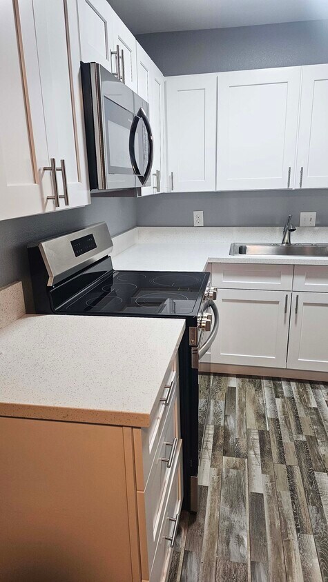 Foto principal - 2500 Bassler St