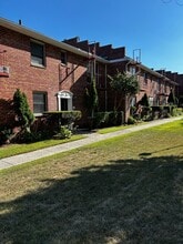 Building Photo - 3370 Amboy Rd