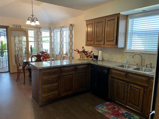 Foto del edificio - 16334 Lauder Ln