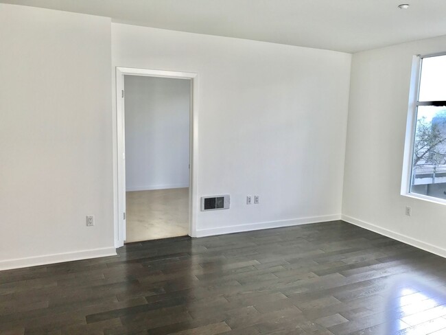 Building Photo - Potrero Hill 2Br/2Ba Modern Condo w/Parkin...