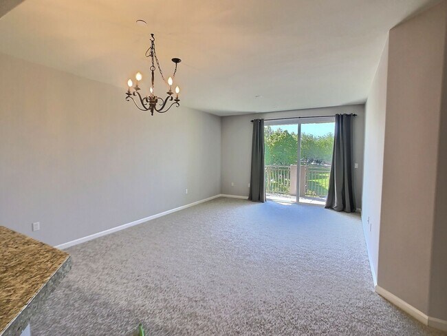 Foto del edificio - Spectacular Views of Silicon Valley from This Beautiful Communications Hill Condo