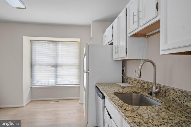 Foto del edificio - 5734 Lakeside Oak Ln