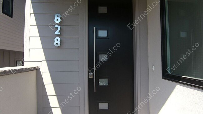 Building Photo - 828 Cherokee Dr