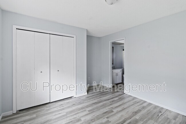 Foto del edificio - 1202 Dean Dr