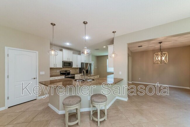 Building Photo - 5532 Pamplona Wy