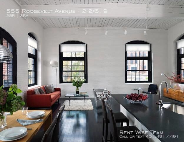 Foto del edificio - 555 Roosevelt Ave