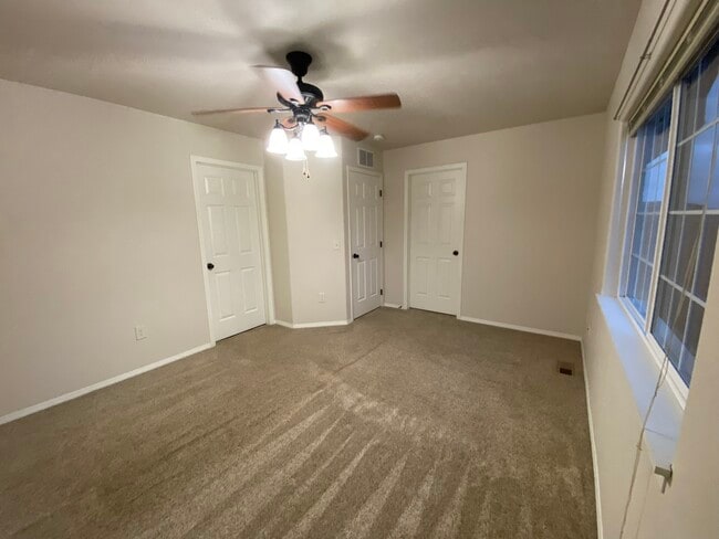 Foto del edificio - 6511 S Santa Rosa Pl