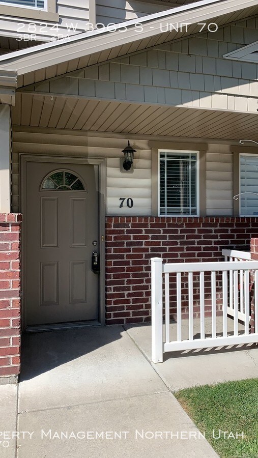 West Haven townhome 2824 W 3965 S 70 Apartment for Rent in West