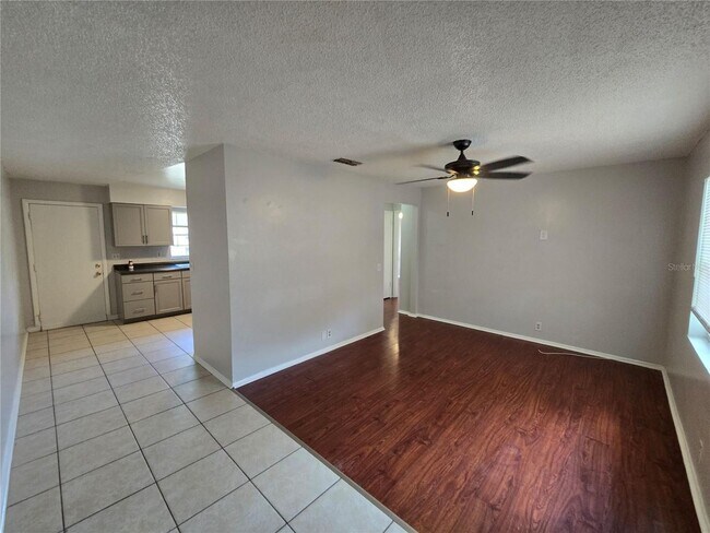 Foto del edificio - 5665 Struthers Ct
