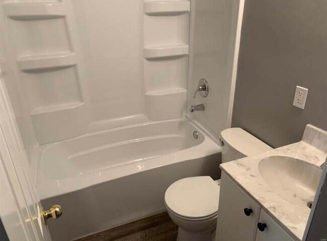 Foto del edificio - 106 E Madison St