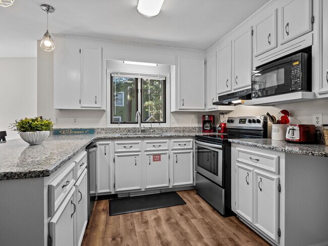 Foto del edificio - 131 Oakleaf Dr