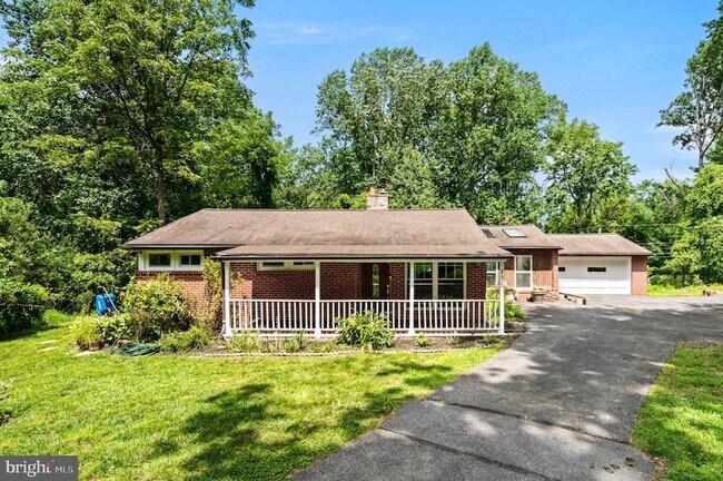 Building Photo - 25 Pennsbury Way E