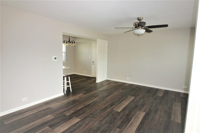 Building Photo - 567 Northampton Cir