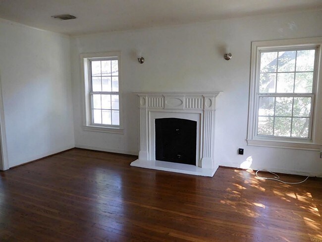 Building Photo - 2636 Greenbriar St