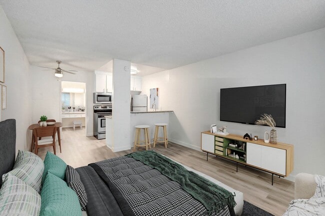 Building Photo - Mon Leon