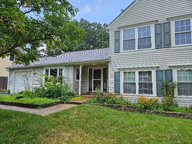 Foto del edificio - 310 Silver Ridge Dr