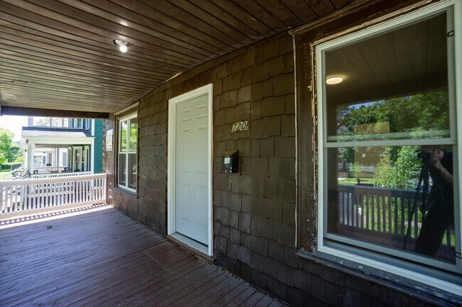 Foto del edificio - Newly Renovated First Floor Flat - Close T...
