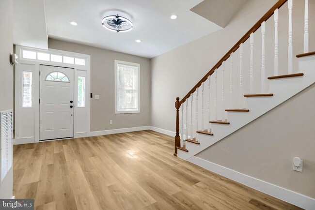 Foto del edificio - 2542 Oswego Ave