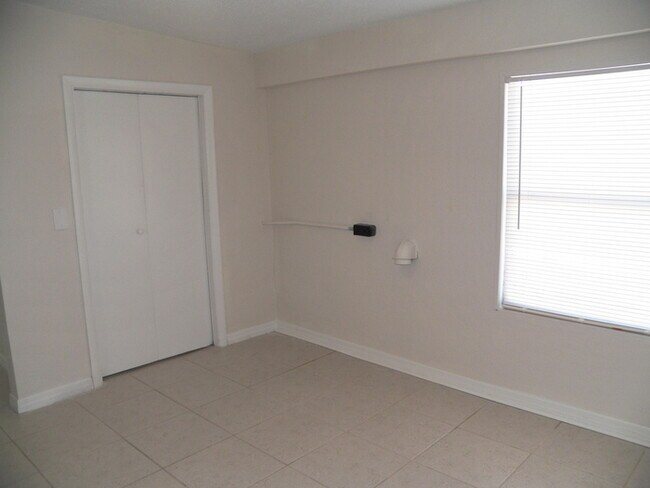 Foto del edificio - 8081 45th St N