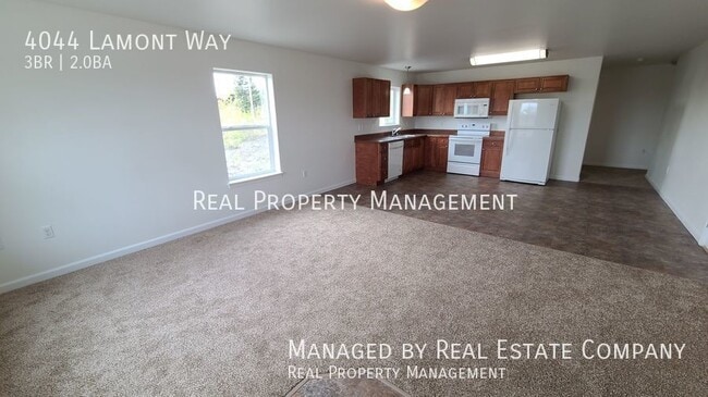 Building Photo - Newer Construction Three Bedroom Home in W...
