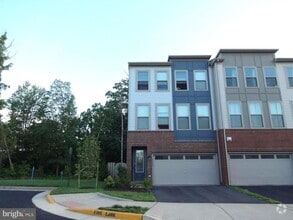 Building Photo - 42462 Dogwood Glen Square