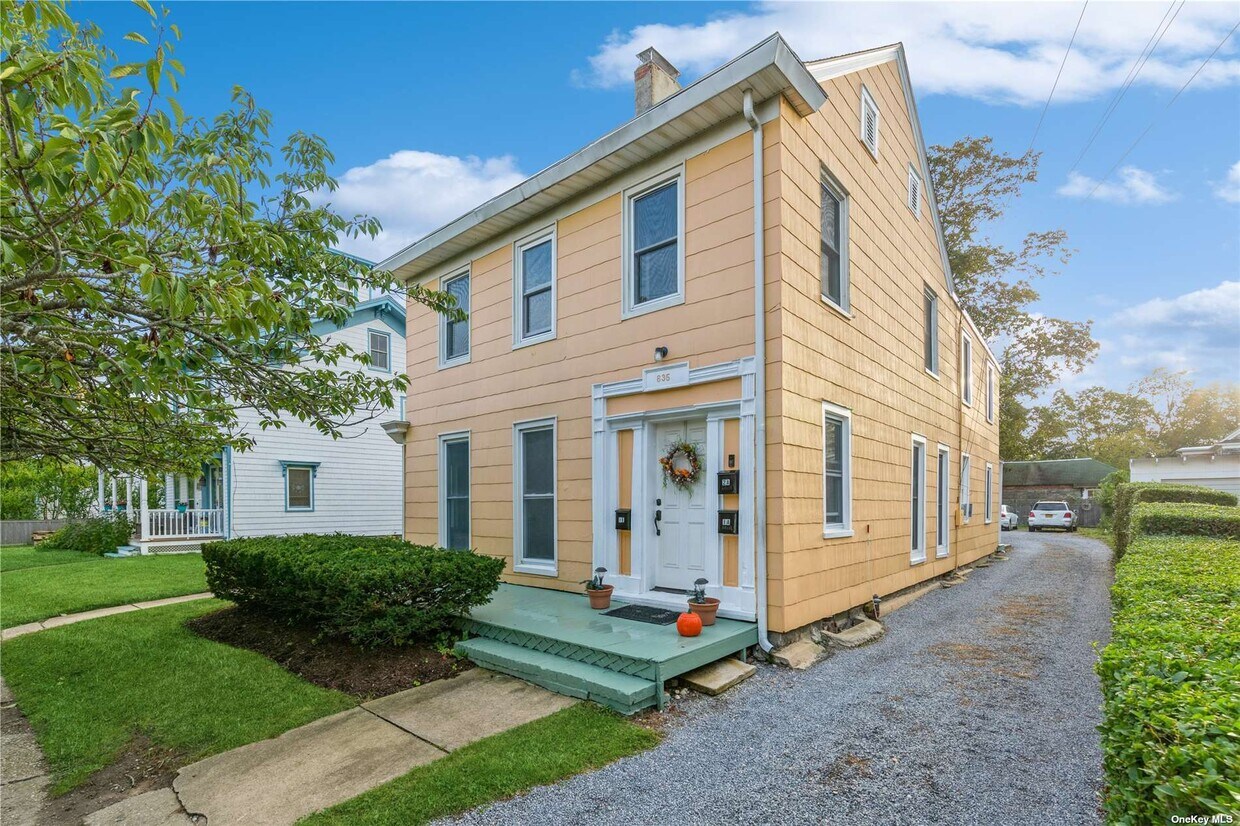 Primary Photo - 635 Main St