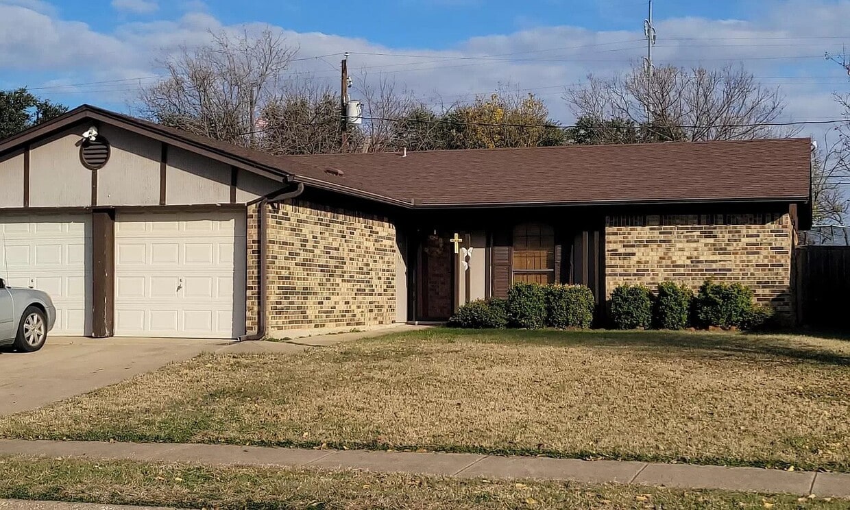 Easy walking distance Apartment for Rent in Watauga, TX