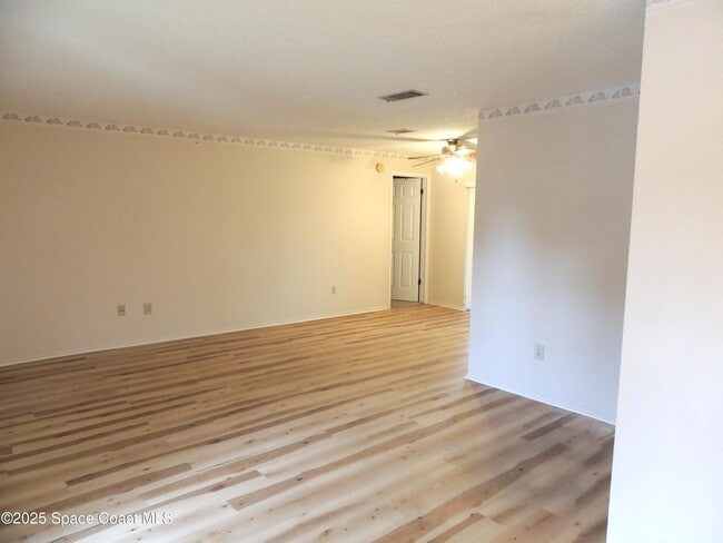 Foto del edificio - 2049 Ixora Dr W