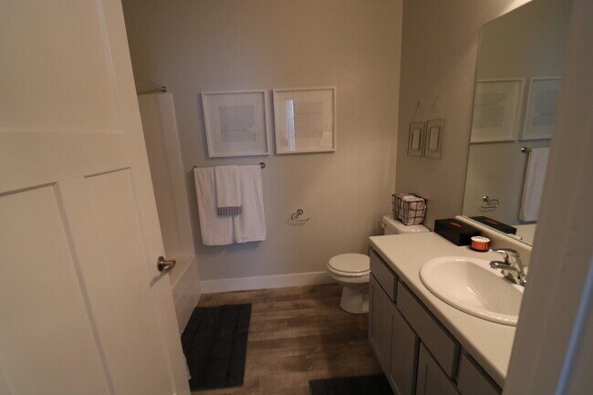 Foto del edificio - 3 Bedroom 2 Bathroom Condo in Vineyard!