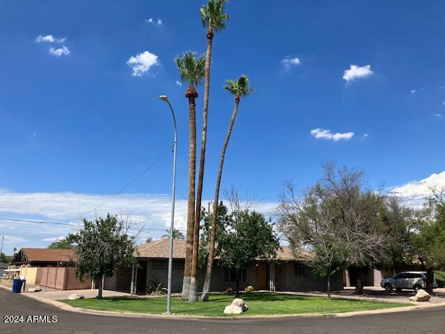 Building Photo - 700 E Granada Dr