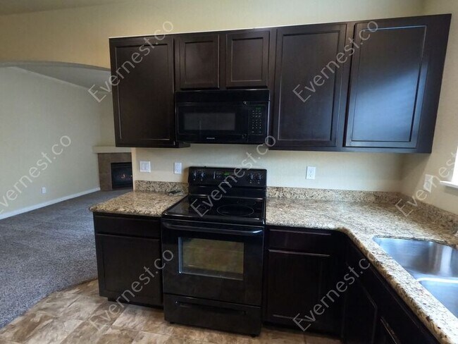 Building Photo - 4945 Hahns Peak Dr