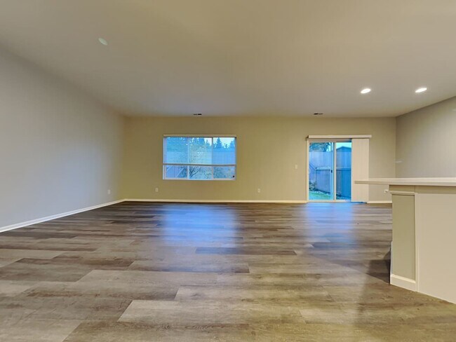 Building Photo - 7000 Raptor Ave NE