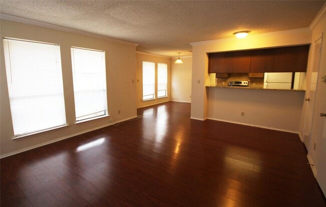 Foto del edificio - 1405 Camp Craft Rd