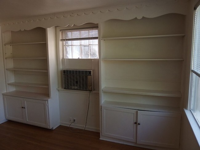 Foto del edificio - 5 Bedroom Home On The U Of I Campus