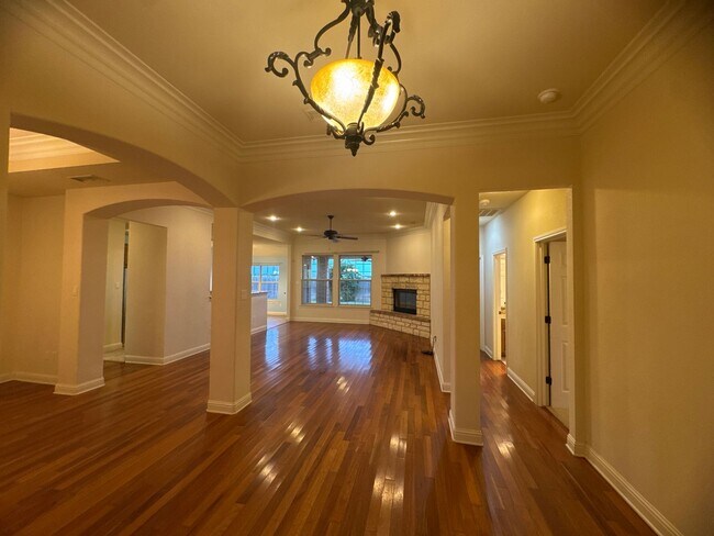 Foto del edificio - Beautiful 4 bedroom, 2 bath home for rent