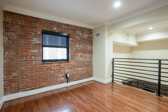Building Photo - 1406 11th Ave