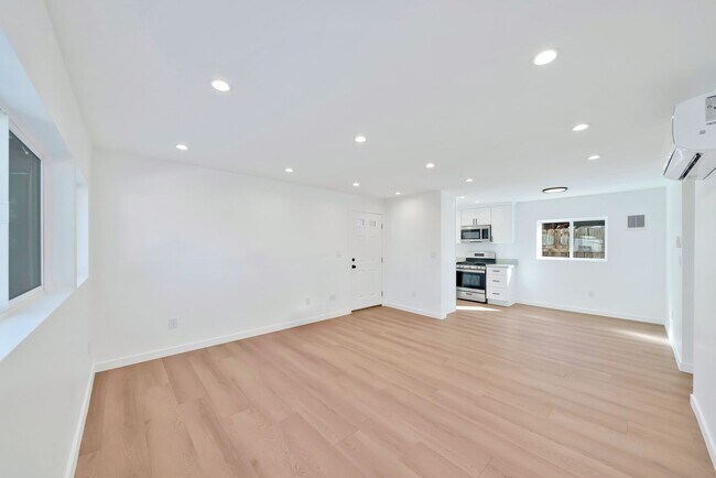 Building Photo - 8322 Wyngate St