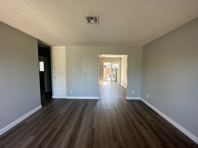 Foto del edificio - 420 S Walnut Ave