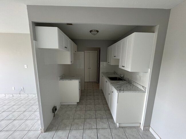 Building Photo - 325 Melvin Ave