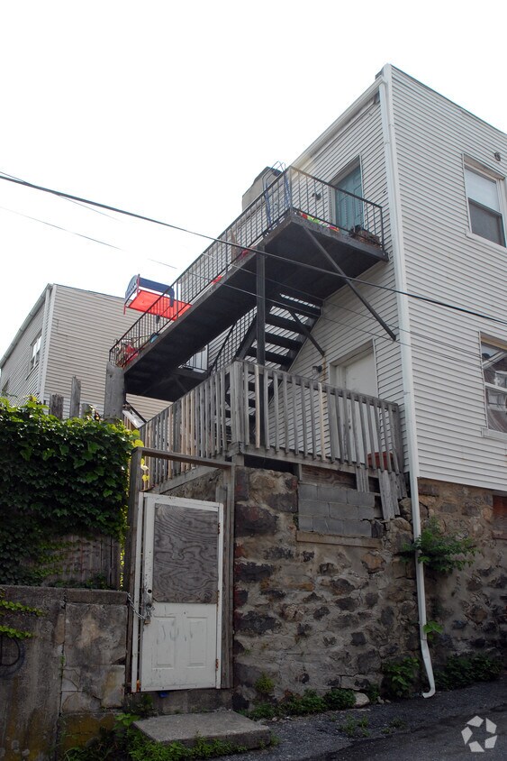 Building Photo - 1023-1033 Mechanic St