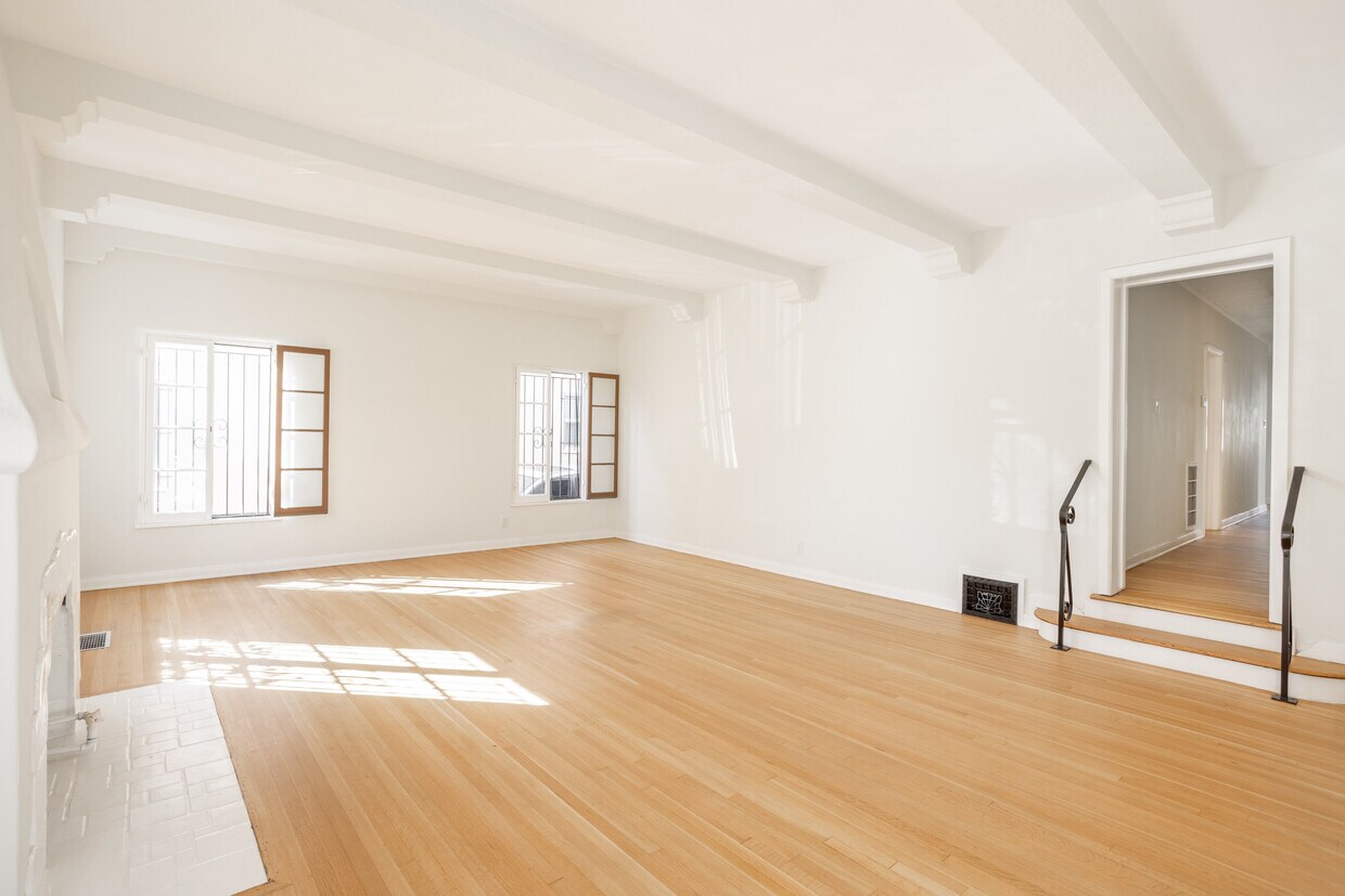 Foto principal - 165 S Mansfield Ave