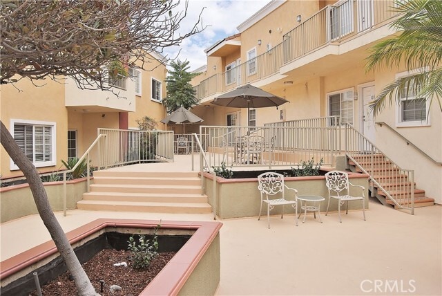 Building Photo - 1215 E San Antonio Dr