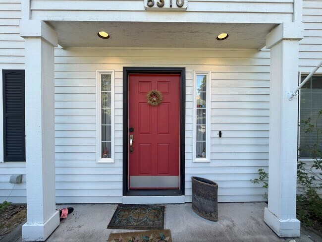 Building Photo - Stylish 3-Bedroom Home with Spacious Layou...